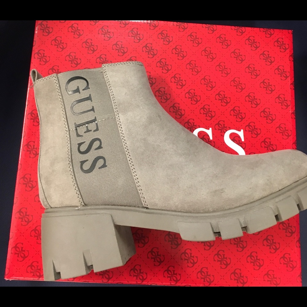 🤎🥾Guess Suede tan ankle Boots 🥾 - Picture 3 of 8